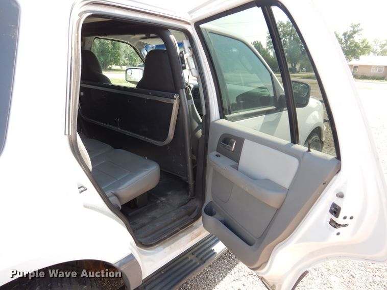 image for item IQ9735 2004 Ford Expedition  SUV