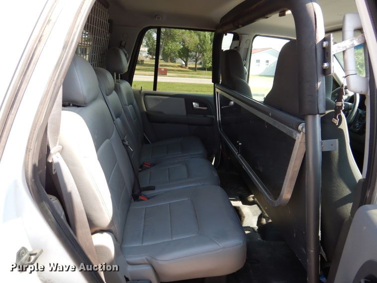 image for item IQ9735 2004 Ford Expedition  SUV