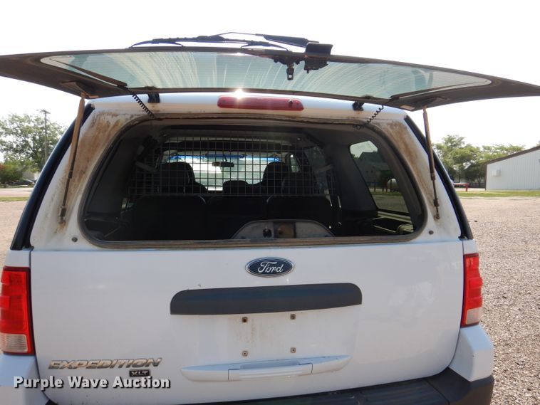 image for item IQ9735 2004 Ford Expedition  SUV