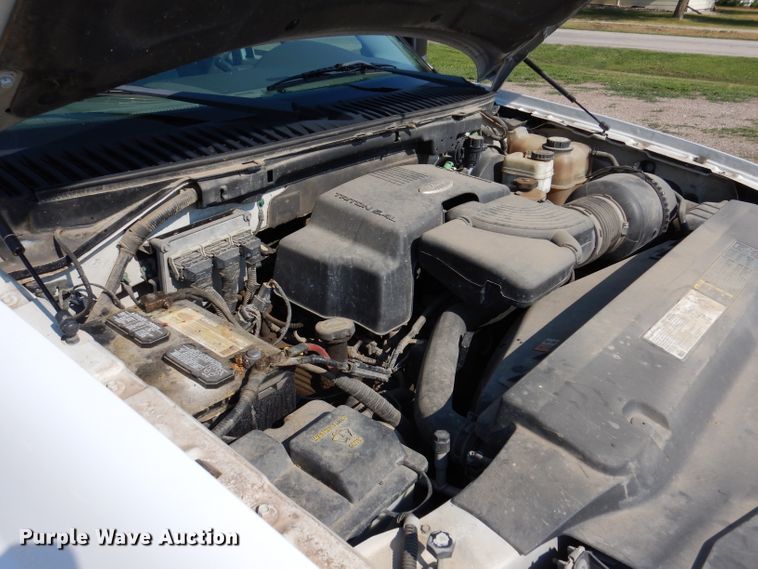 image for item IQ9735 2004 Ford Expedition  SUV