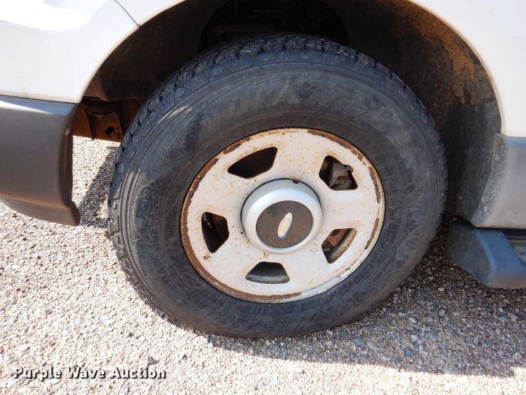 image for item IQ9735 2004 Ford Expedition  SUV