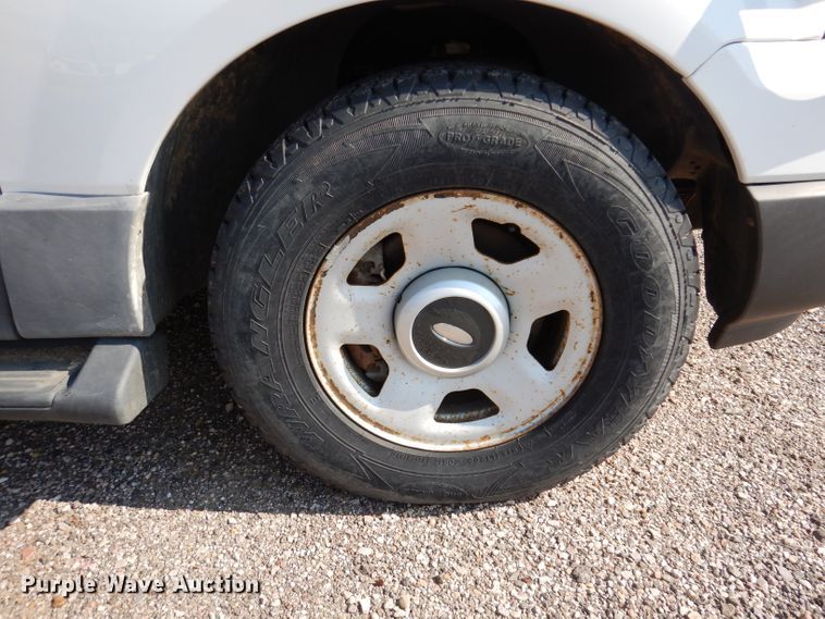 image for item IQ9735 2004 Ford Expedition  SUV