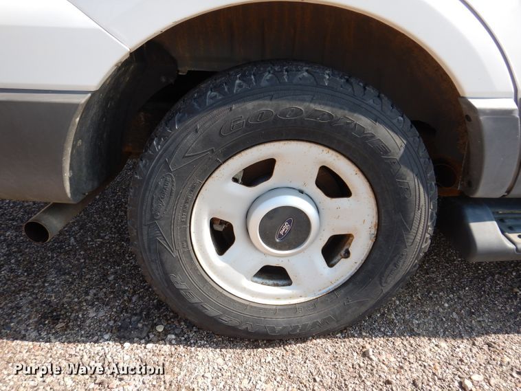 image for item IQ9735 2004 Ford Expedition  SUV