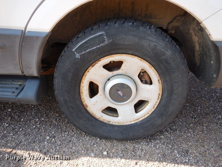 image for item IQ9735 2004 Ford Expedition  SUV