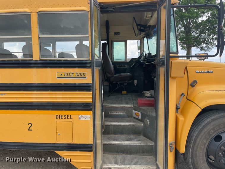 image for item IR9539 1996 Chevrolet C7500  school bus