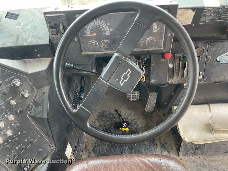 image for item IR9539 1996 Chevrolet C7500  school bus