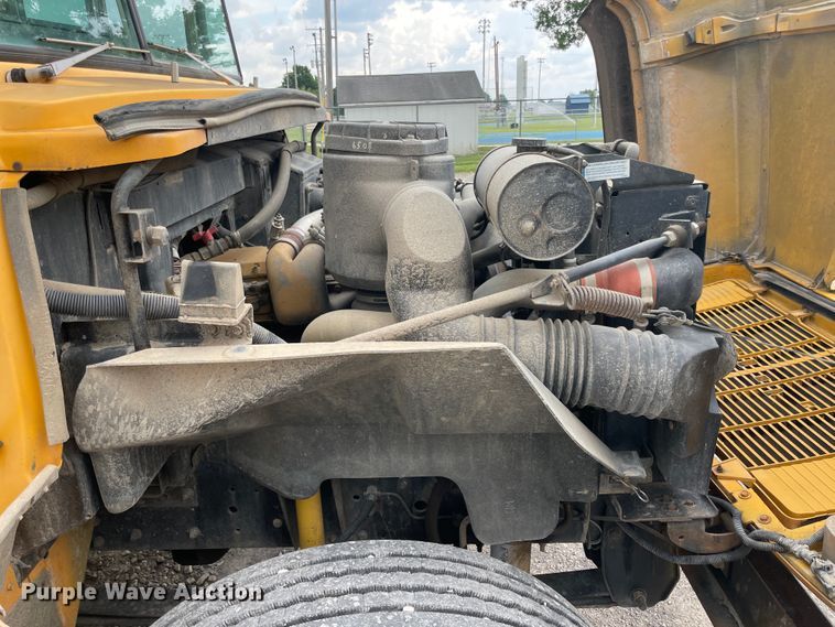 image for item IR9539 1996 Chevrolet C7500  school bus