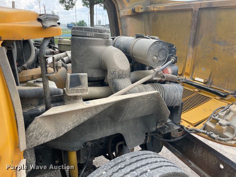 image for item IR9539 1996 Chevrolet C7500  school bus