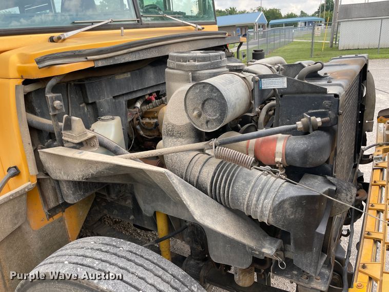 image for item IR9539 1996 Chevrolet C7500  school bus