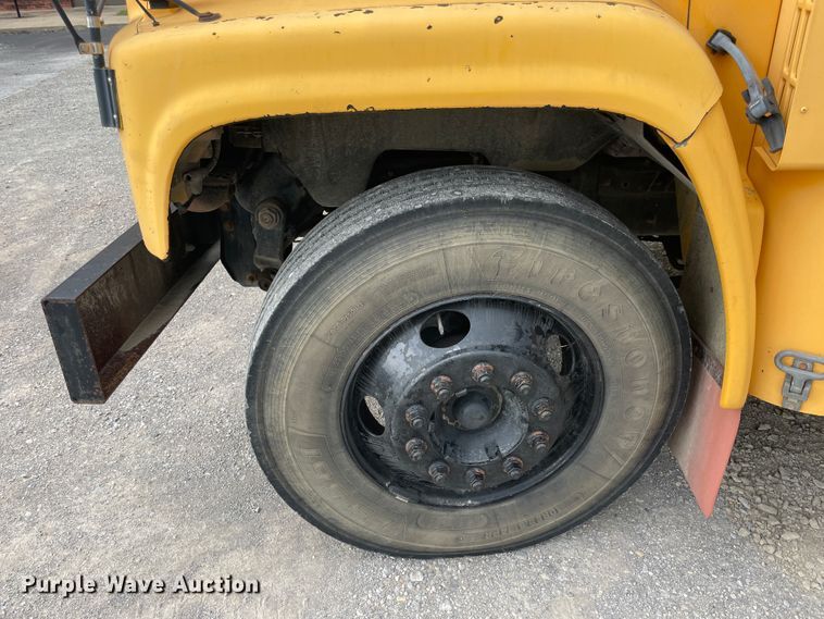 image for item IR9539 1996 Chevrolet C7500  school bus