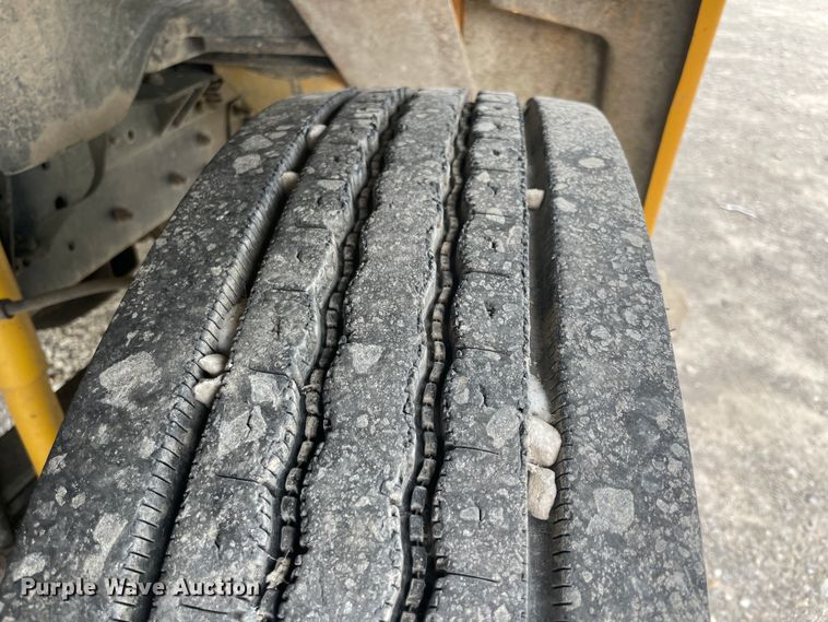 image for item IR9539 1996 Chevrolet C7500  school bus