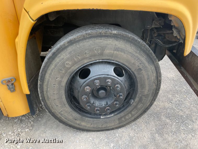 image for item IR9539 1996 Chevrolet C7500  school bus