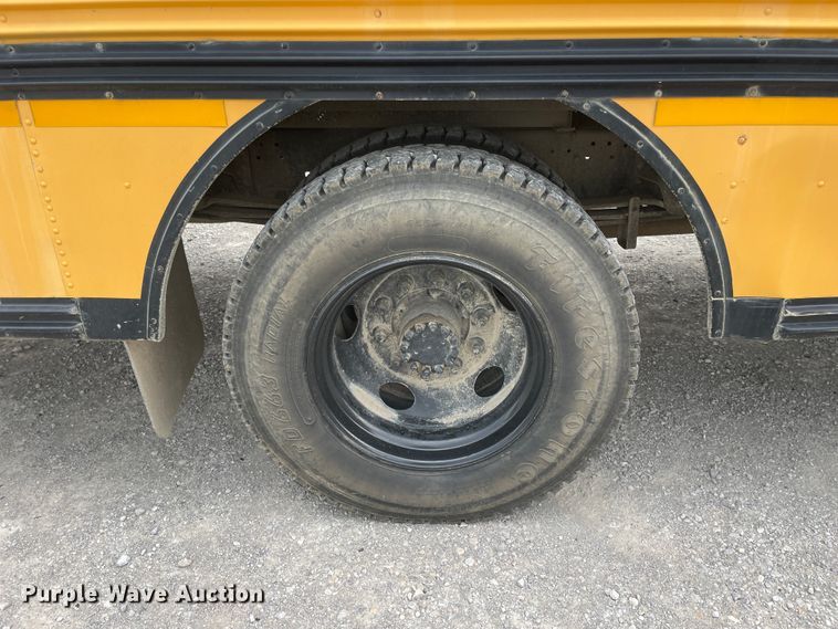 image for item IR9539 1996 Chevrolet C7500  school bus