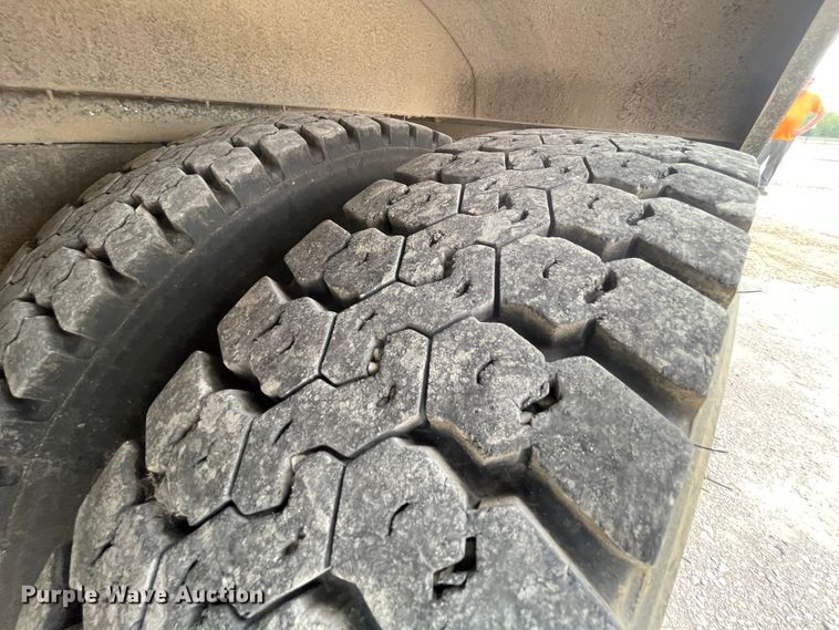 image for item IR9539 1996 Chevrolet C7500  school bus