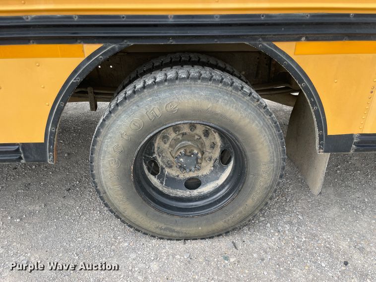 image for item IR9539 1996 Chevrolet C7500  school bus