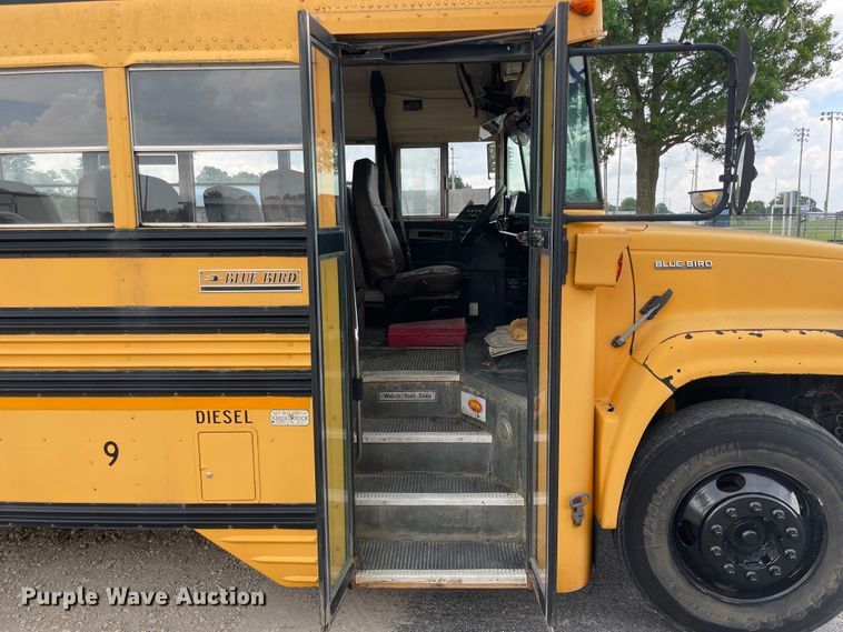 image for item IR9540 1998 Chevrolet C7500  school bus