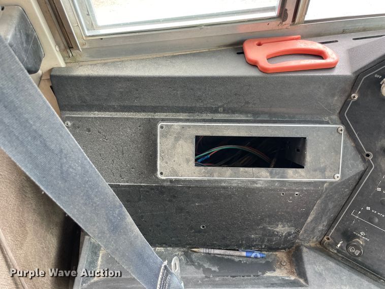 image for item IR9540 1998 Chevrolet C7500  school bus