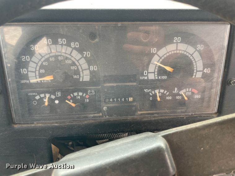 image for item IR9540 1998 Chevrolet C7500  school bus