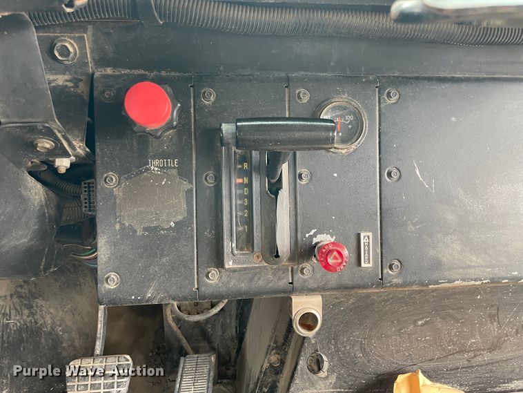 image for item IR9540 1998 Chevrolet C7500  school bus