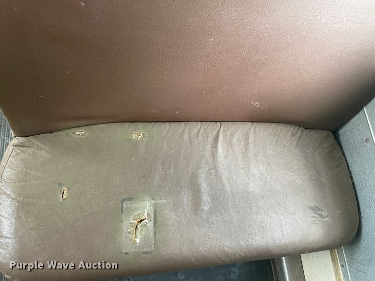 image for item IR9540 1998 Chevrolet C7500  school bus