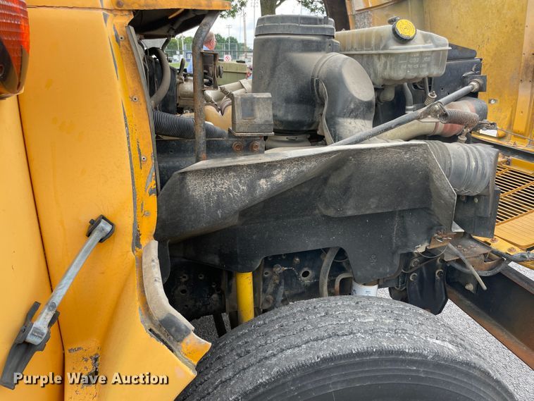 image for item IR9540 1998 Chevrolet C7500  school bus