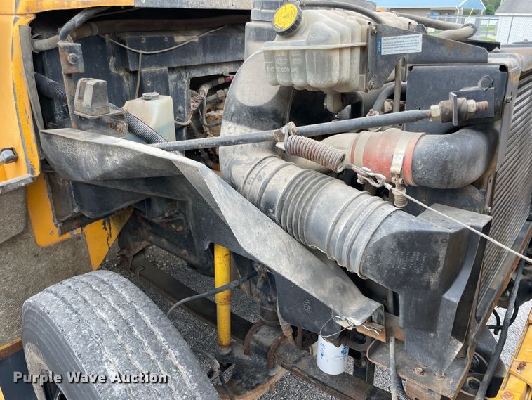 image for item IR9540 1998 Chevrolet C7500  school bus