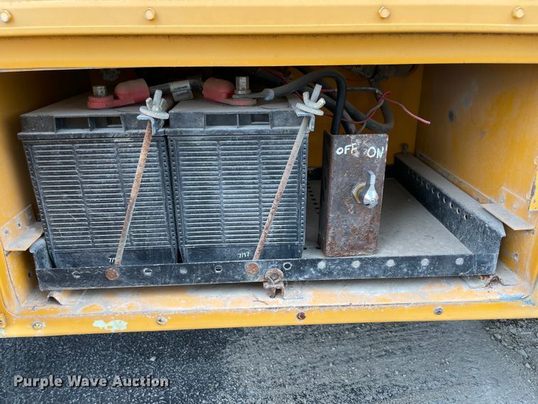 image for item IR9540 1998 Chevrolet C7500  school bus