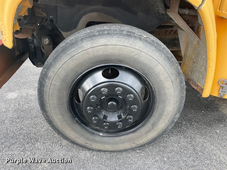 image for item IR9540 1998 Chevrolet C7500  school bus