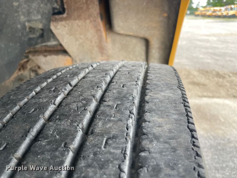 image for item IR9540 1998 Chevrolet C7500  school bus