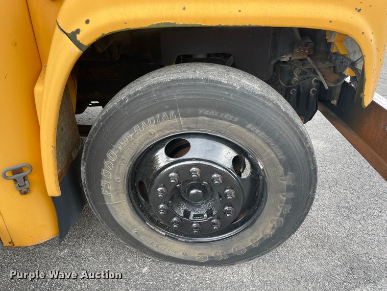 image for item IR9540 1998 Chevrolet C7500  school bus