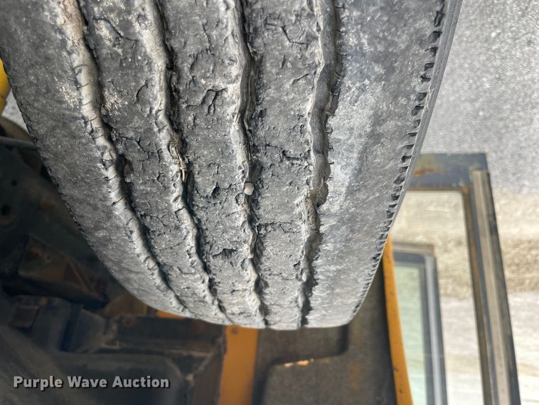 image for item IR9540 1998 Chevrolet C7500  school bus