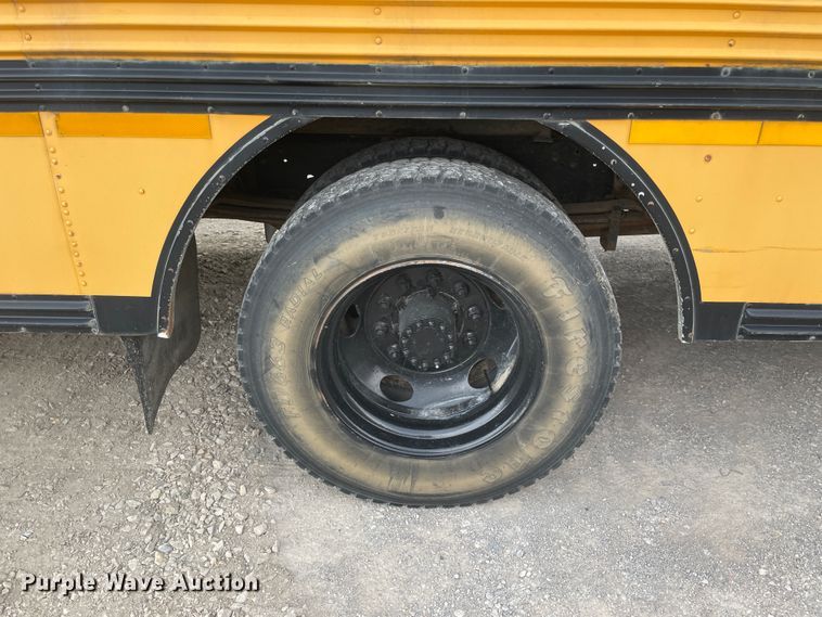 image for item IR9540 1998 Chevrolet C7500  school bus
