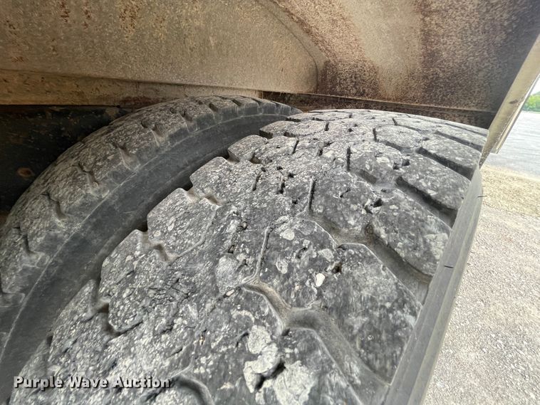 image for item IR9540 1998 Chevrolet C7500  school bus