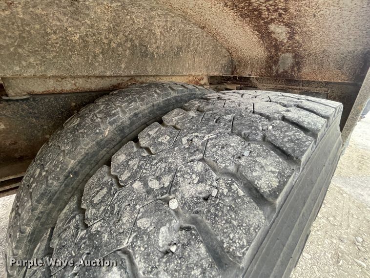 image for item IR9540 1998 Chevrolet C7500  school bus