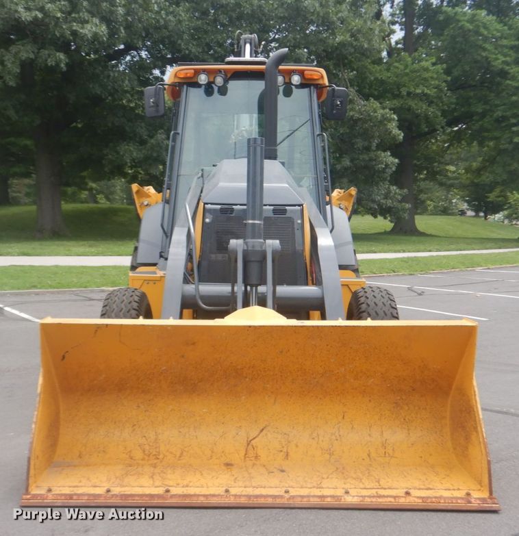 image for item IT9235 2015 John Deere 410L  backhoe