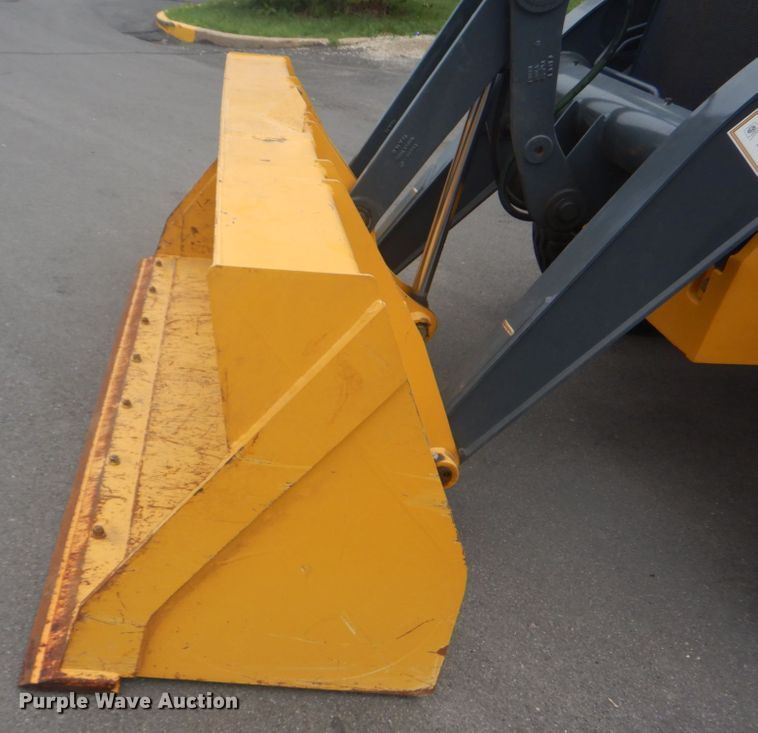 image for item IT9235 2015 John Deere 410L  backhoe