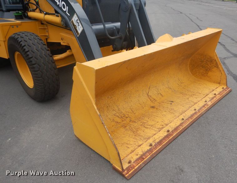 image for item IT9235 2015 John Deere 410L  backhoe