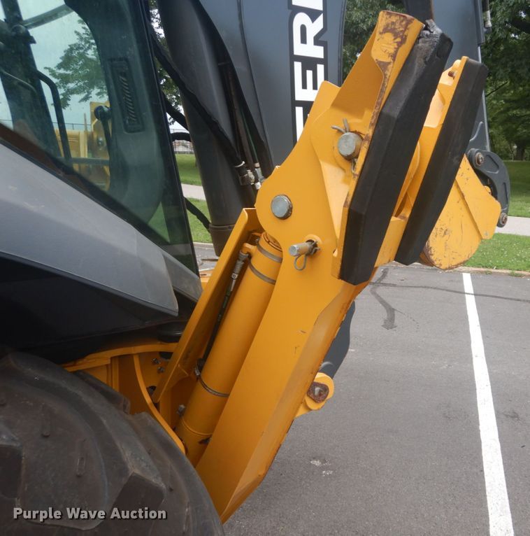 image for item IT9235 2015 John Deere 410L  backhoe