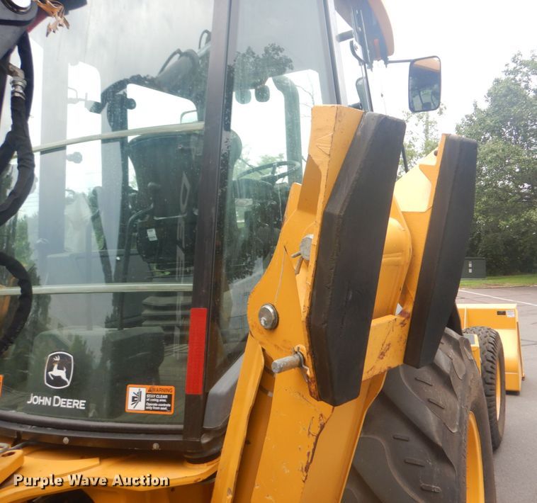 image for item IT9235 2015 John Deere 410L  backhoe