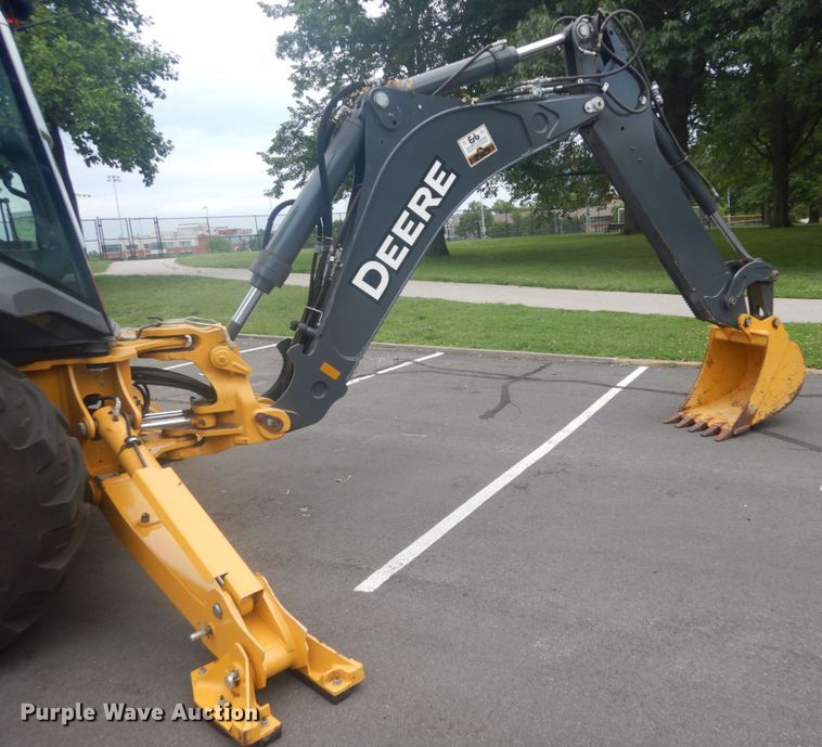 image for item IT9235 2015 John Deere 410L  backhoe