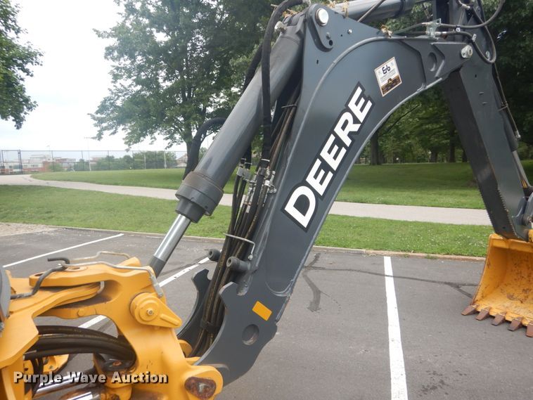 image for item IT9235 2015 John Deere 410L  backhoe