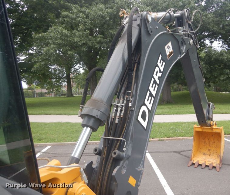 image for item IT9235 2015 John Deere 410L  backhoe