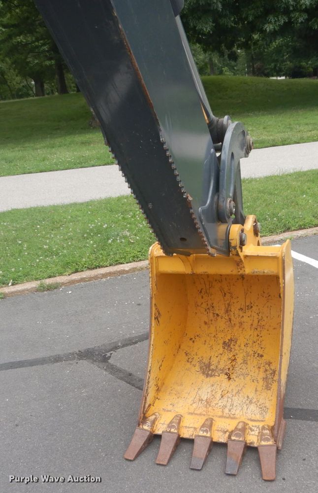 image for item IT9235 2015 John Deere 410L  backhoe