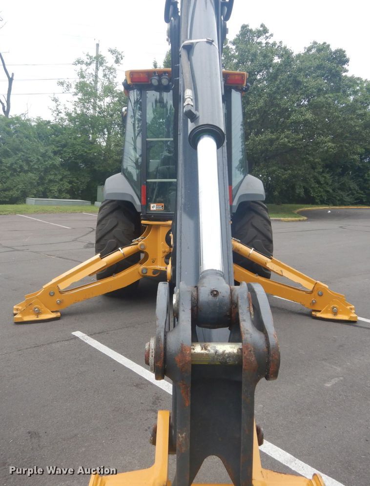 image for item IT9235 2015 John Deere 410L  backhoe