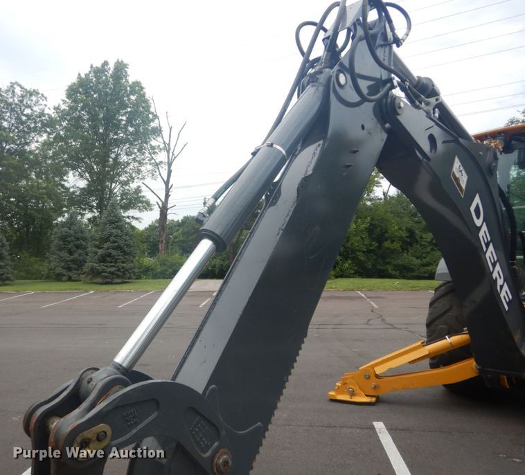 image for item IT9235 2015 John Deere 410L  backhoe