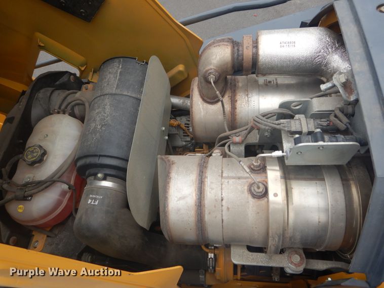 image for item IT9235 2015 John Deere 410L  backhoe