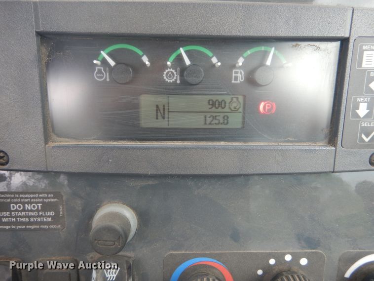 image for item IT9235 2015 John Deere 410L  backhoe