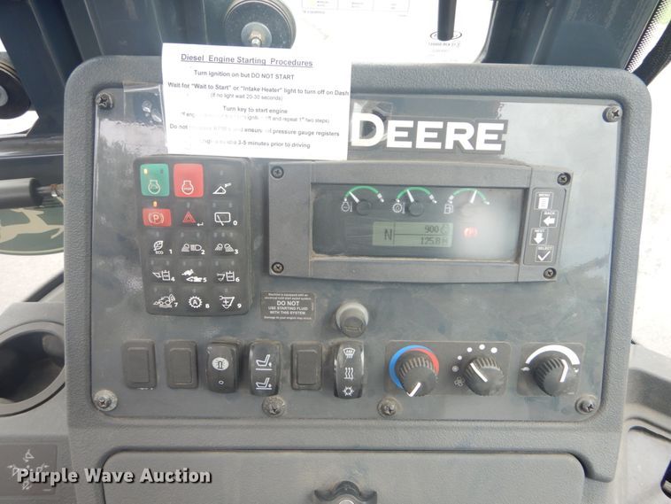 image for item IT9235 2015 John Deere 410L  backhoe