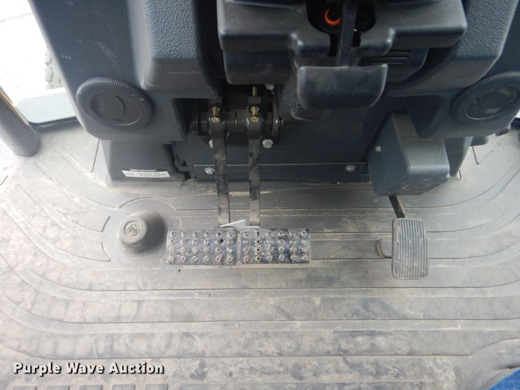 image for item IT9235 2015 John Deere 410L  backhoe