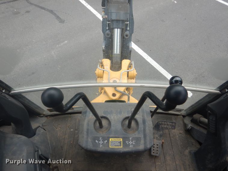 image for item IT9235 2015 John Deere 410L  backhoe